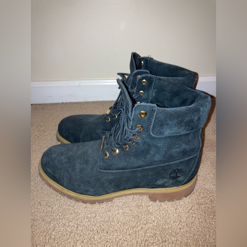 Men’s Timberland boot size 12.! “Blue Suede”. Worn once.!